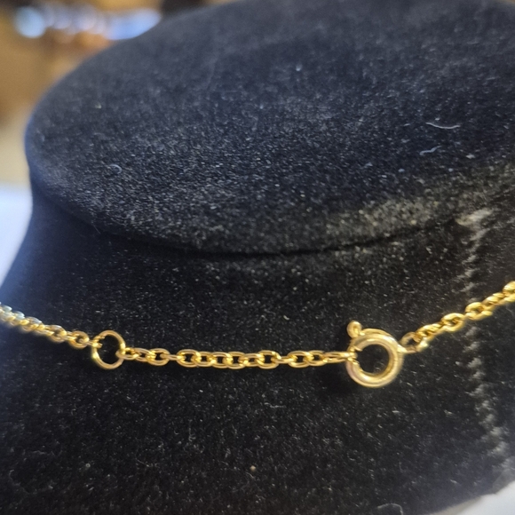 NEW Chloe Necklace. - Picture 3 of 5